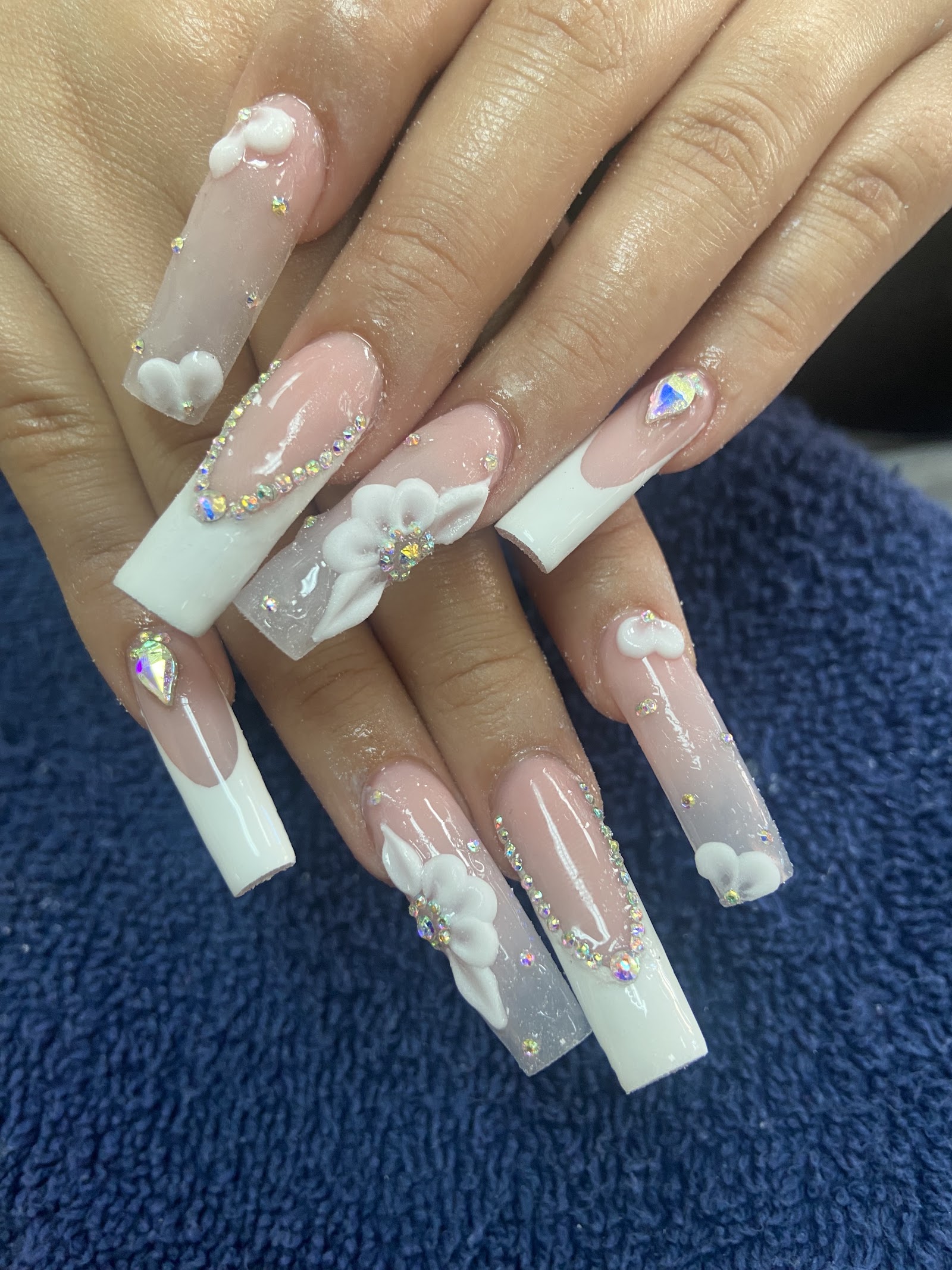 A Plus Nails logo